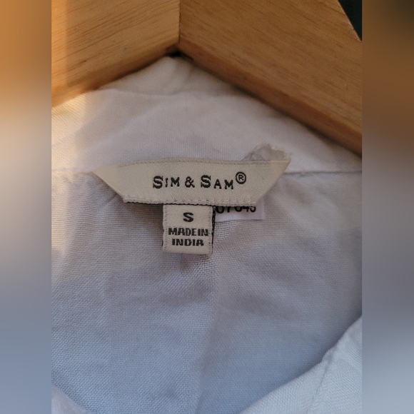 Sim & Sam ladies short sleeve blouse. Size small. - Picture 3 of 5